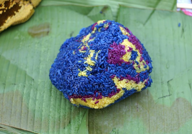 植物染料染的彩色米饭.jpg